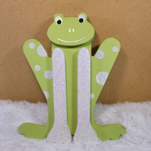 Twelve Timbers Sparkle Collection Green 3D Frog Sparkle Wood Decor